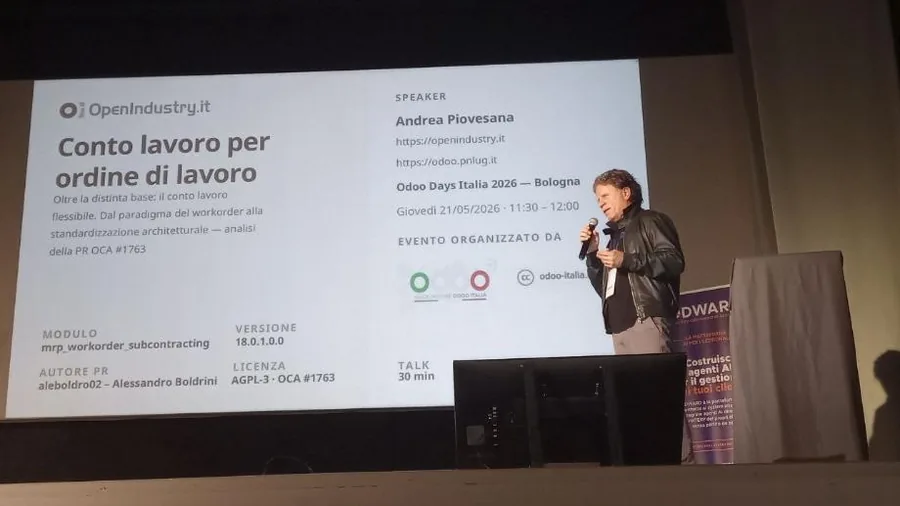 Andrea sul palco a Odoo Days Italia, Bologna